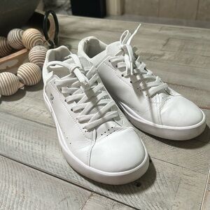 Authentic tennis shoes size 8w